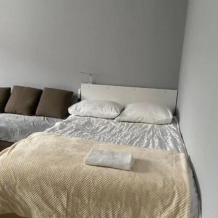 Airport Comfy Homestay Warsaw